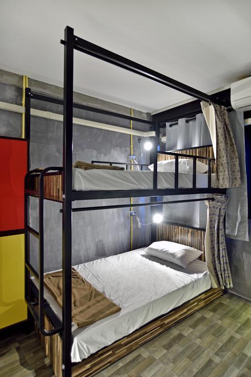 Hostel M Gray *