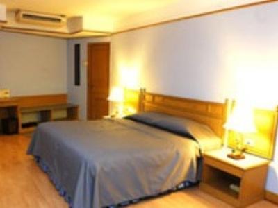 Hotel Silom Village 3*