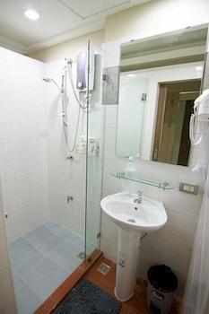 D-box Hostel *