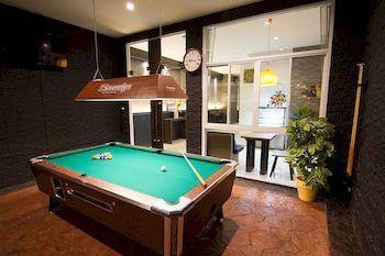D-box Hostel *