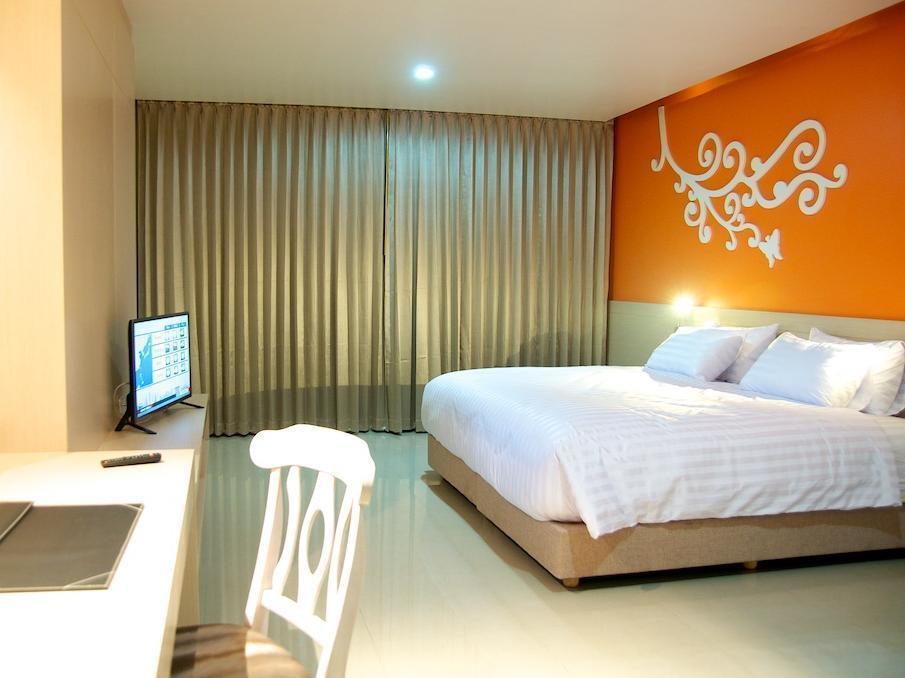 Hotel Jolly And Spa Petchkasem 3*