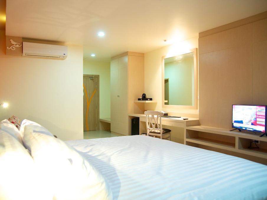 Jolly And Spa Petchkasem Bangkok