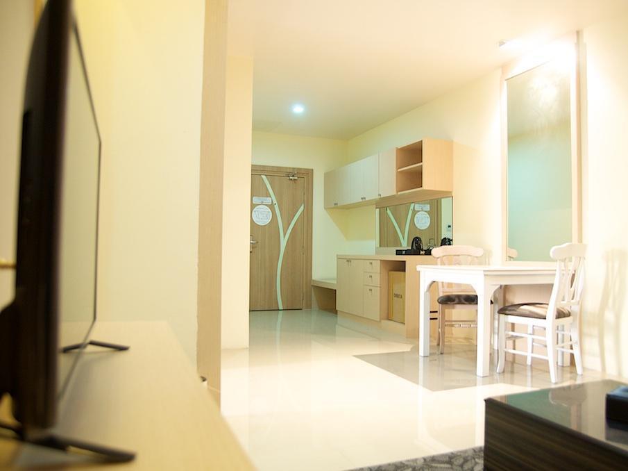 Hotel Jolly And Spa Petchkasem