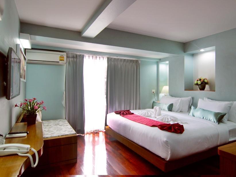 Cha-cha Phraathit Bangkok