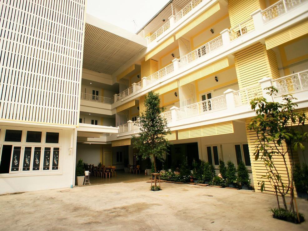 Sri Krungthep Hotel