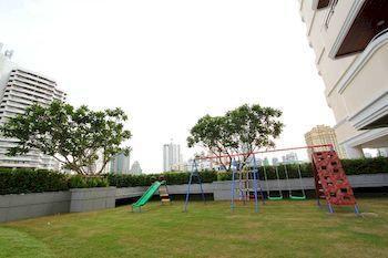 Piyathip Place Serviced Aparthotel 4*