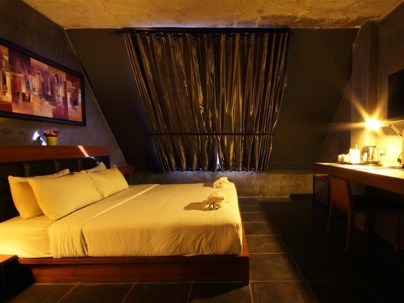 B2 - Srinakarin Hotel 3*