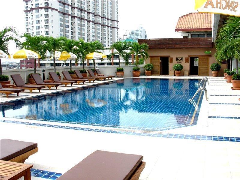 Hotel First 3*