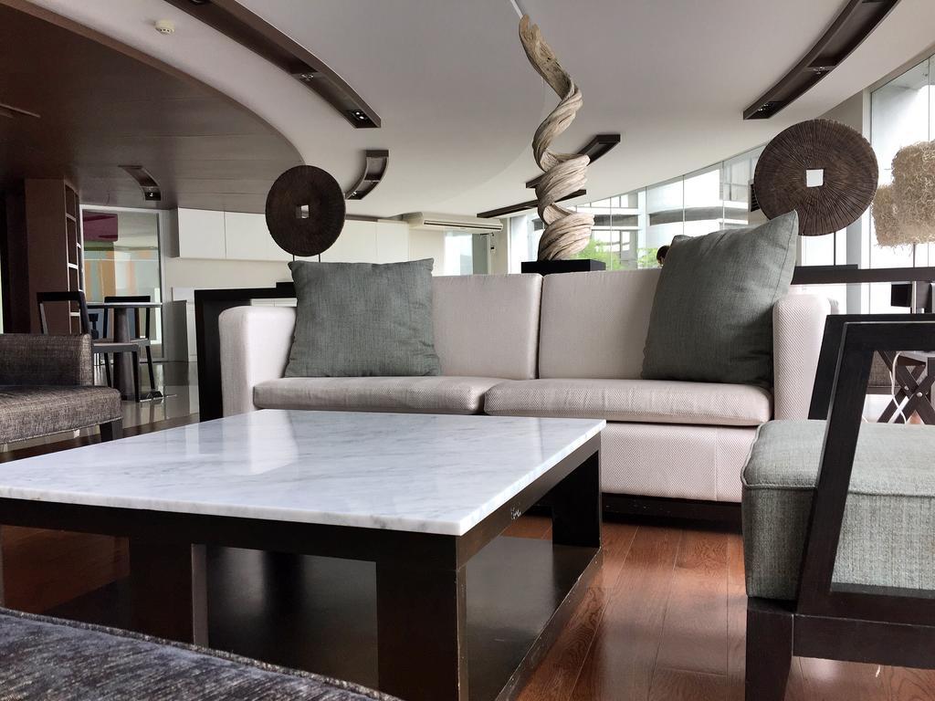 Cozy Walk To Bts Free Wi-fi Great Location *