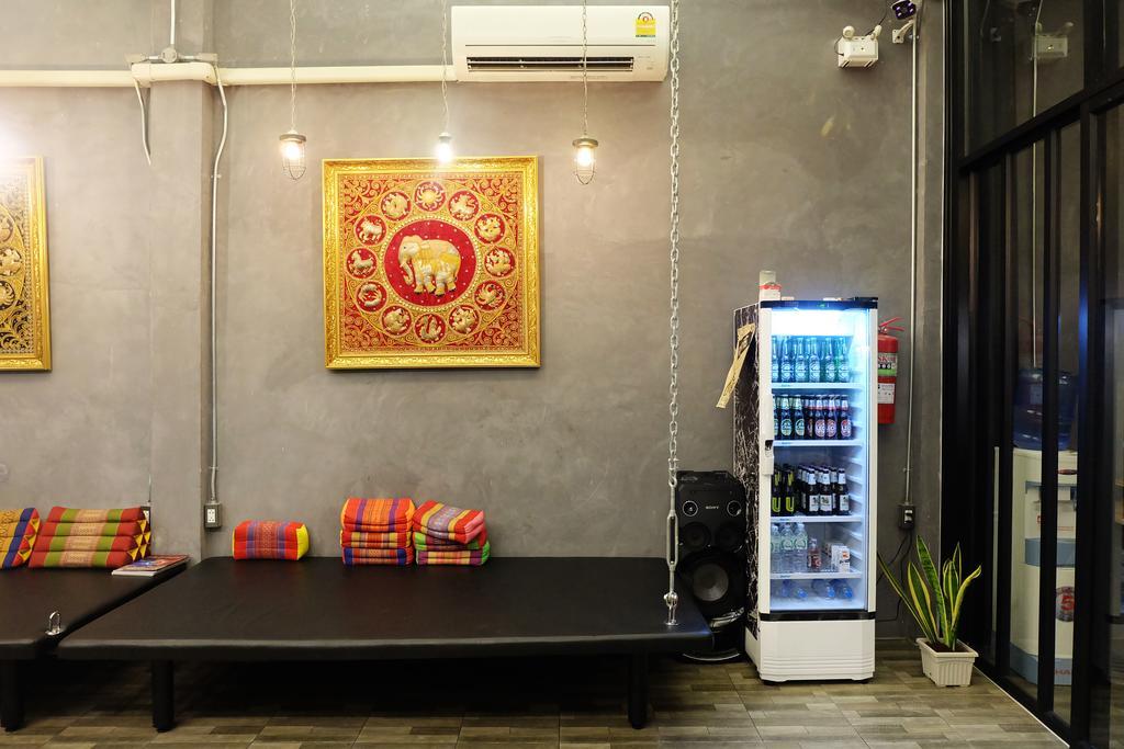 Hostel M Gray