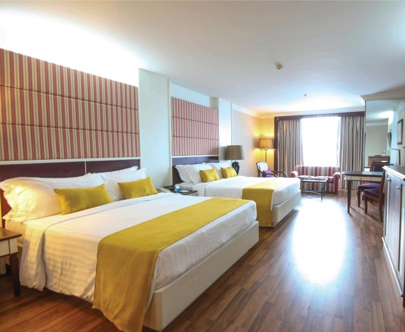Golden Tulip Sovereign Hotel 4*