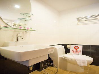 Nida Wongsawang 19 Plaza Hotel Bangkok