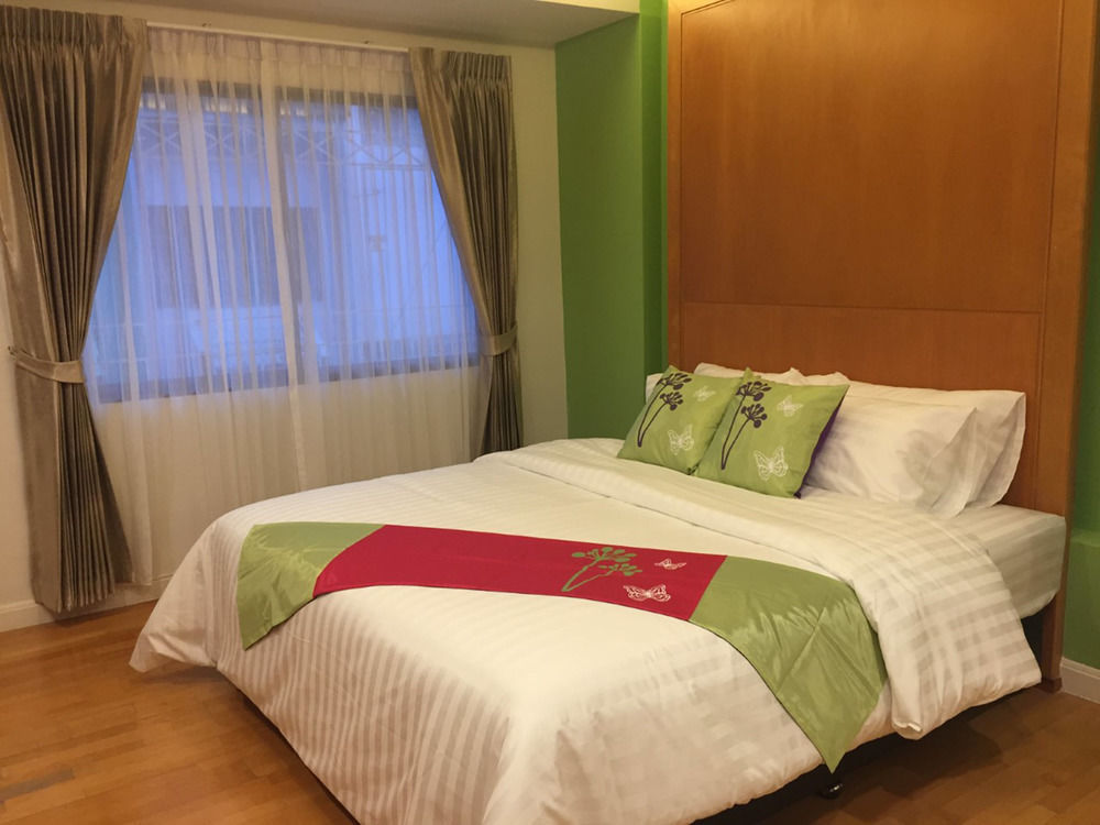 Hotel At1617 2*