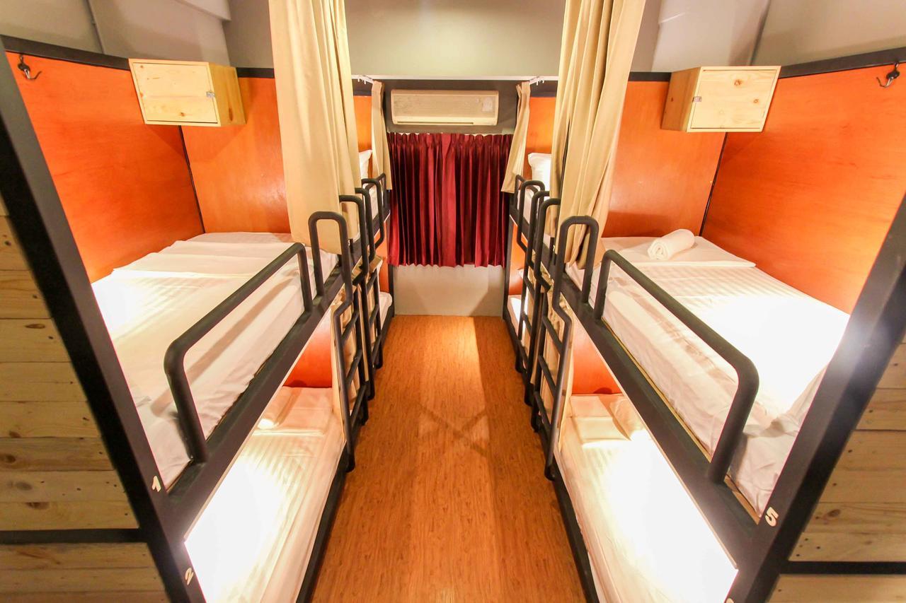 Hostel Thonglor Travellers And Cafe Bangkok