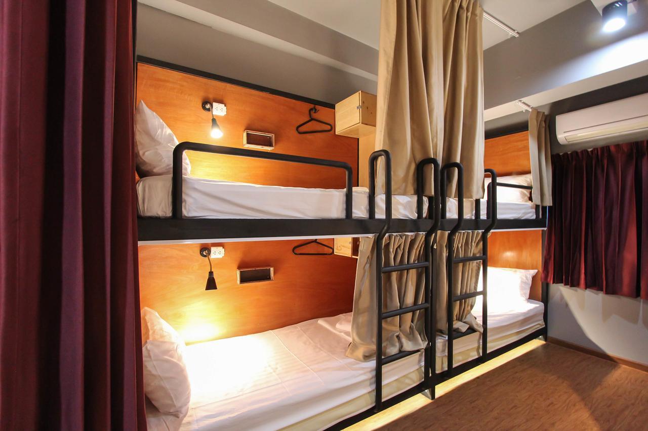 Thonglor Travellers And Cafe Hostel *