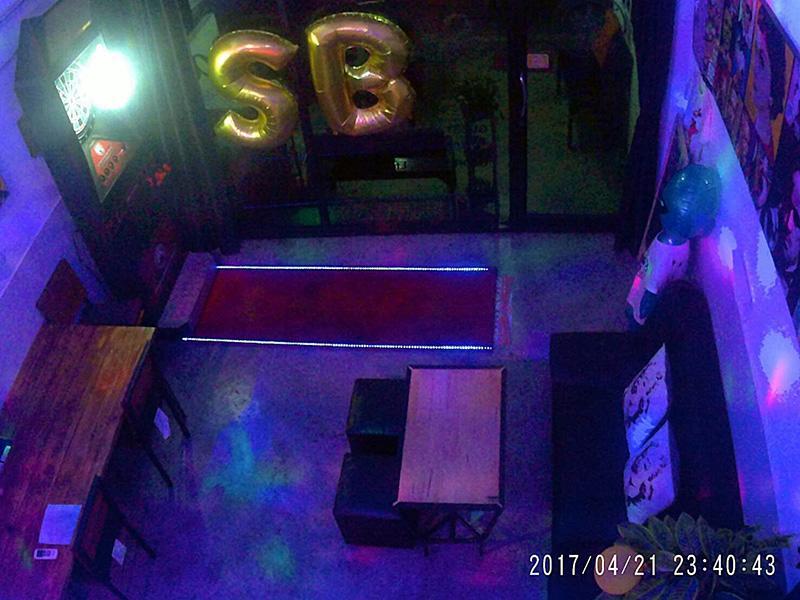 Cafe And Bar Secret Base Hostel