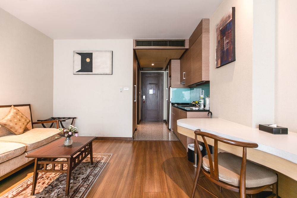 Adelphi 4*