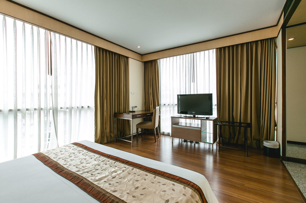Adelphi 4* Bangkok