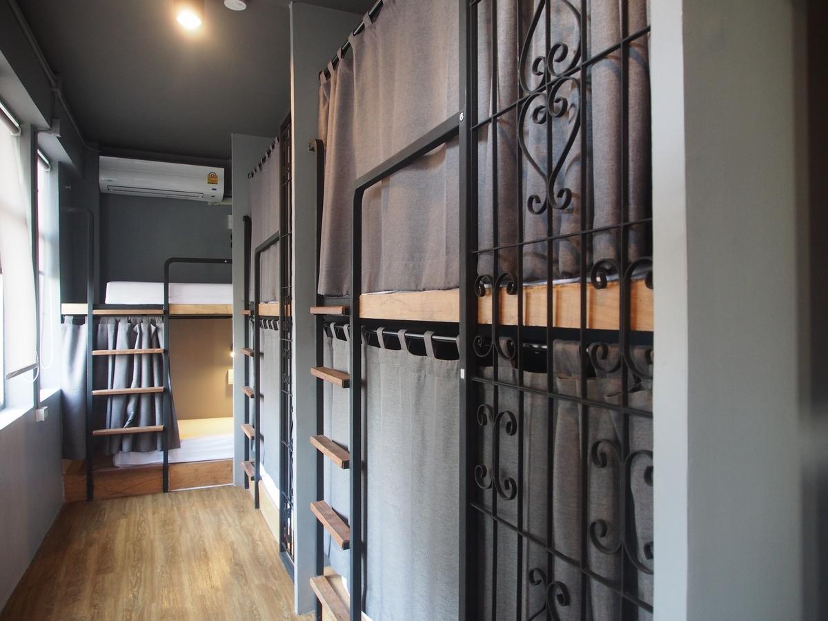 Silom Space Hostel *