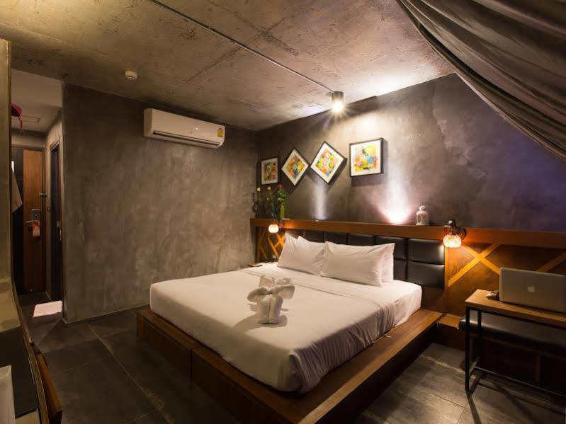 B2 - Srinakarin Hotel