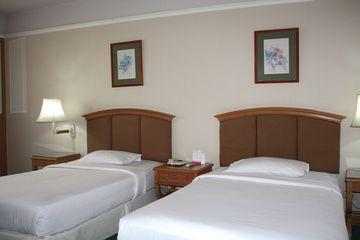 Hotel First 3*