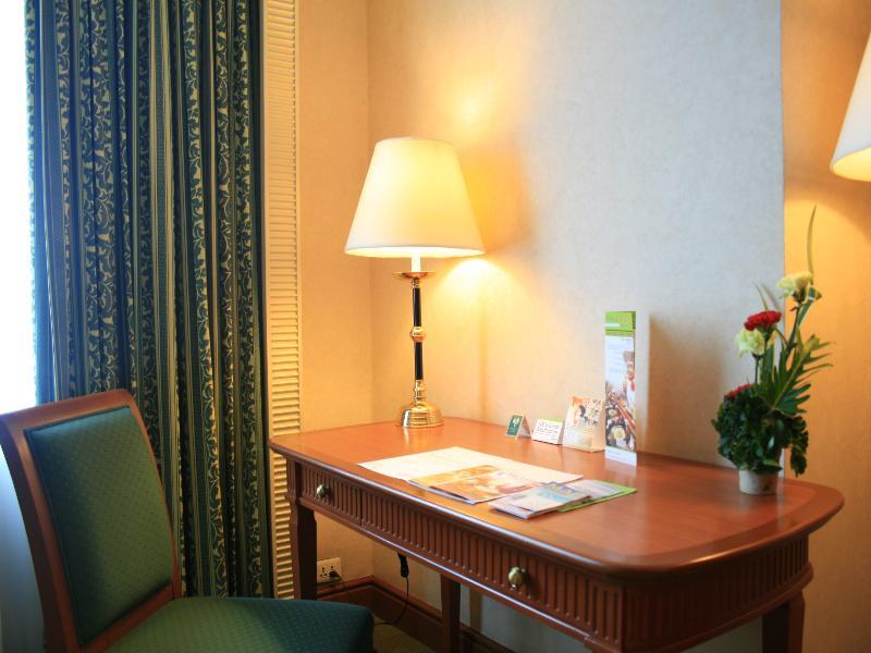 Golden Tulip Sovereign 4*