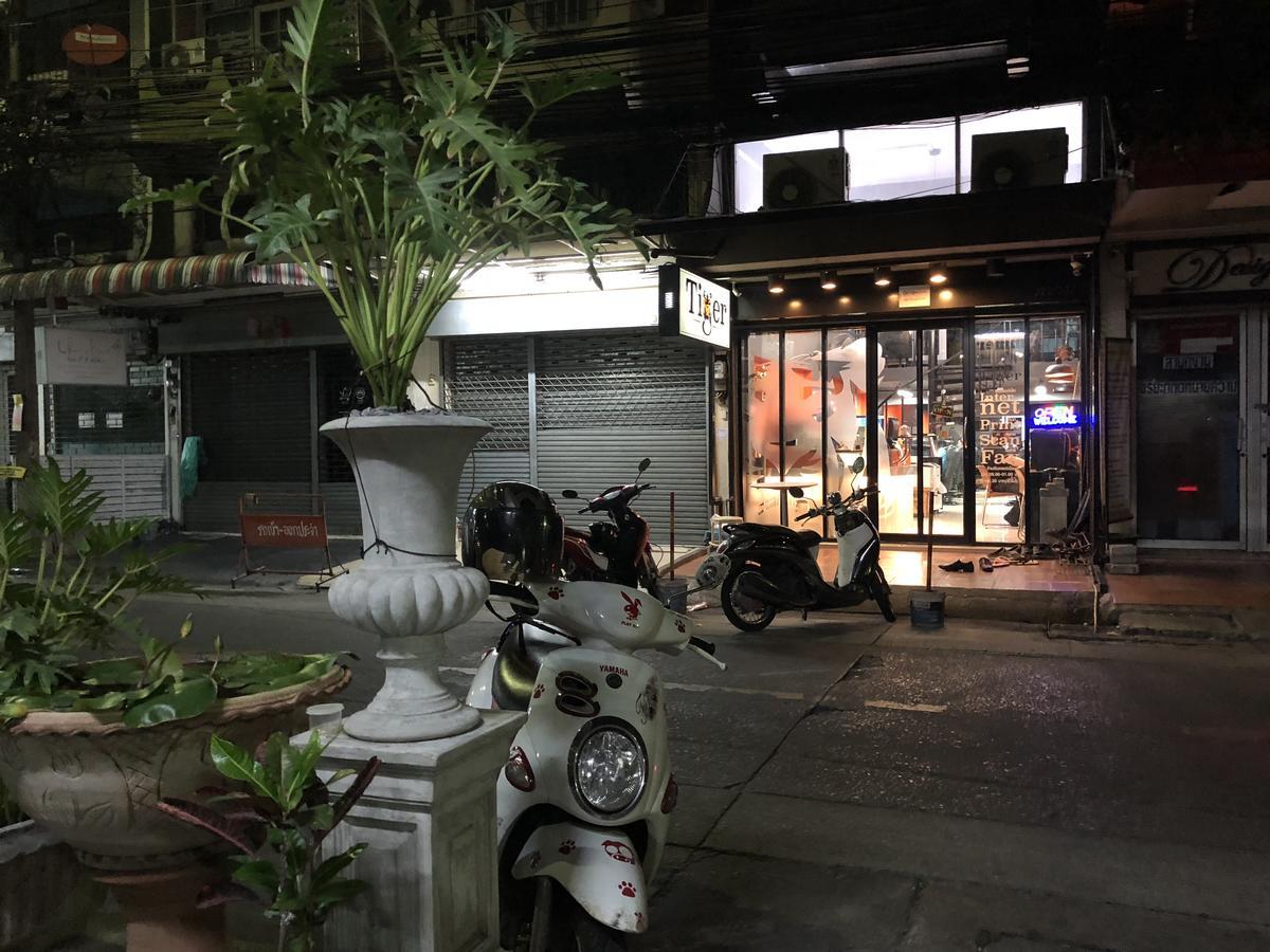 Midsummer Night * Bangkok