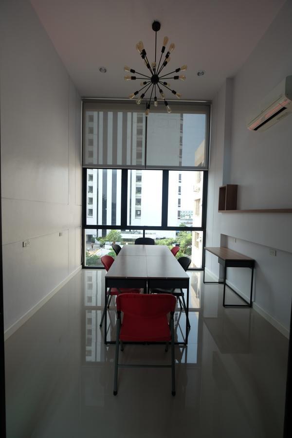 Hotel Red Door Samsen Hotel,
