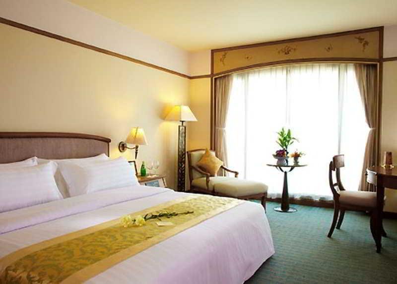 Hotel The Royal City 4*