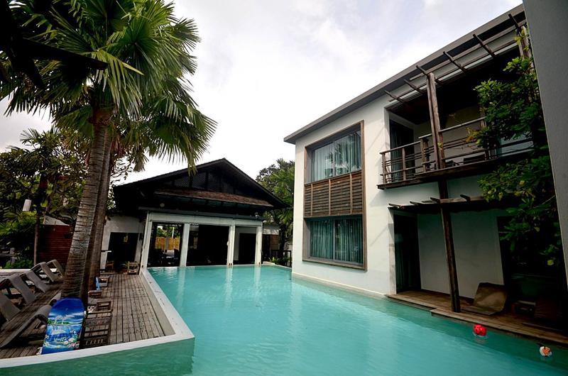 Paragon Hotel 4*