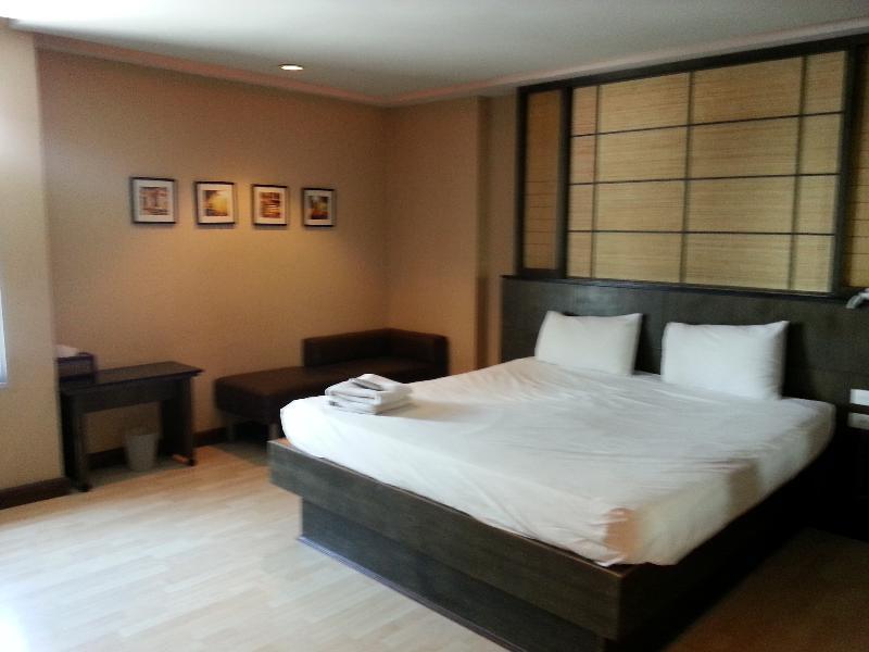 Paragon Hotel 4*