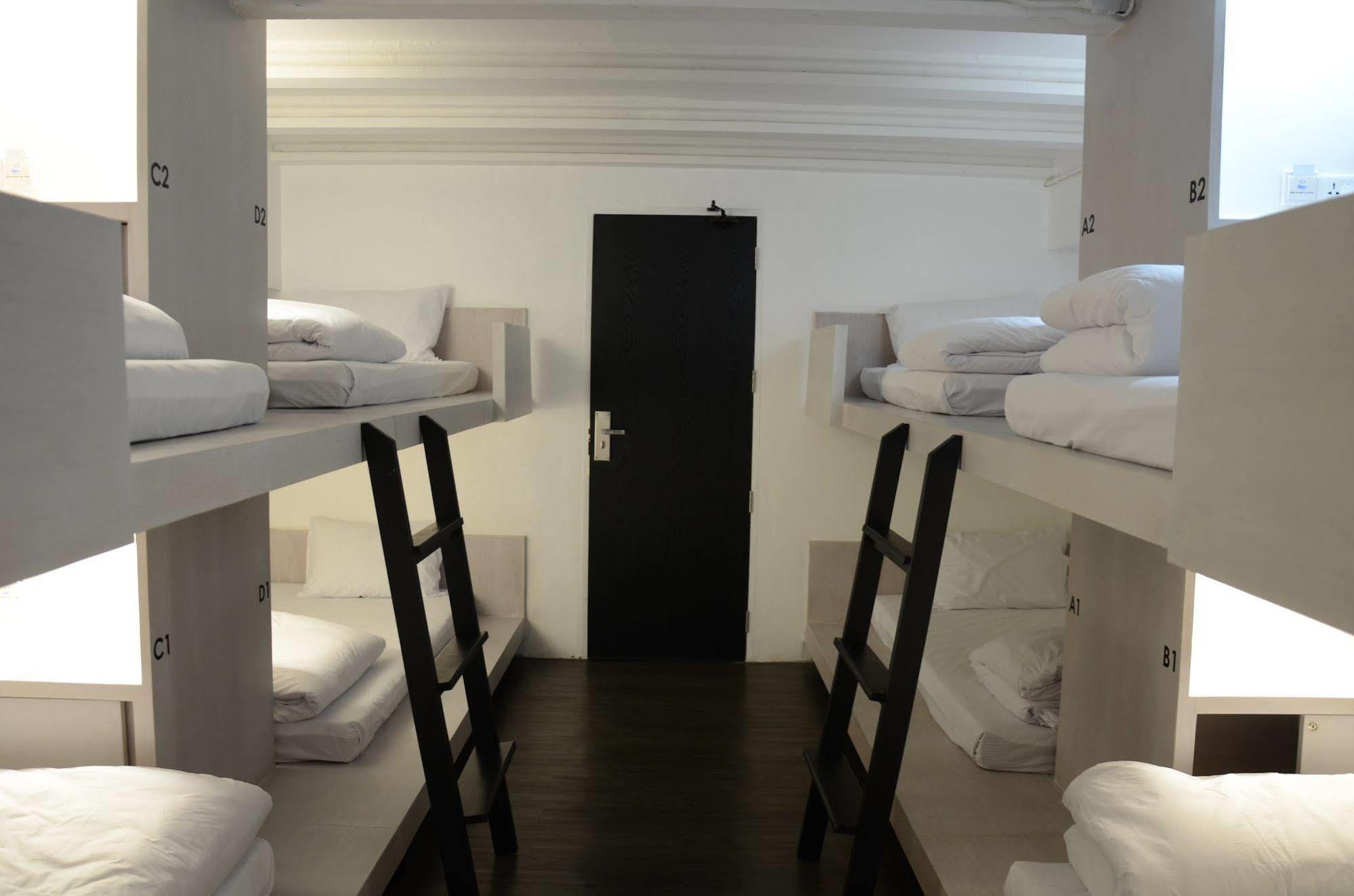 3howw @ Sukhumvit 21 Hostel Bangkok