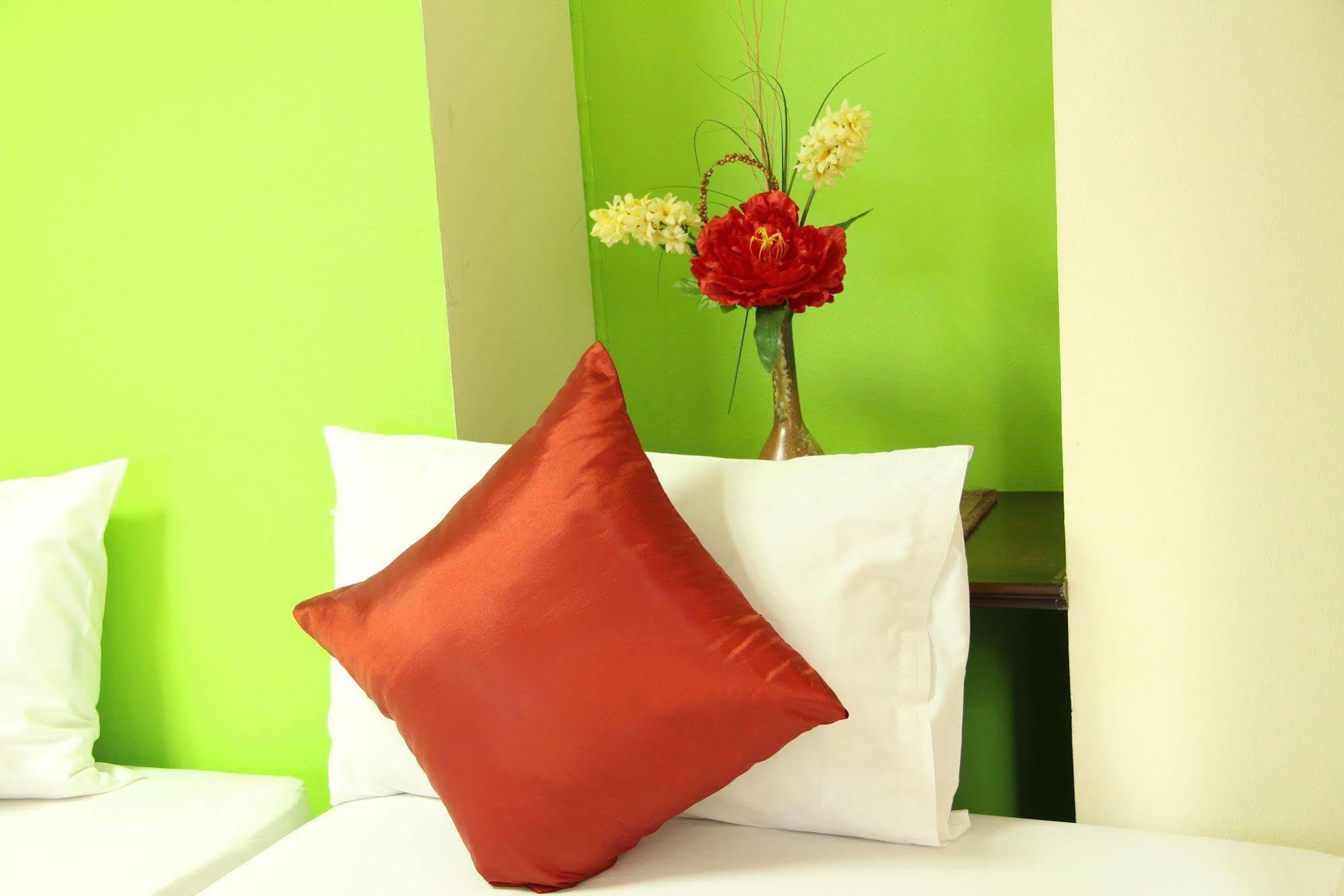 Yellow Ribbon Hills, Boutique 3*
