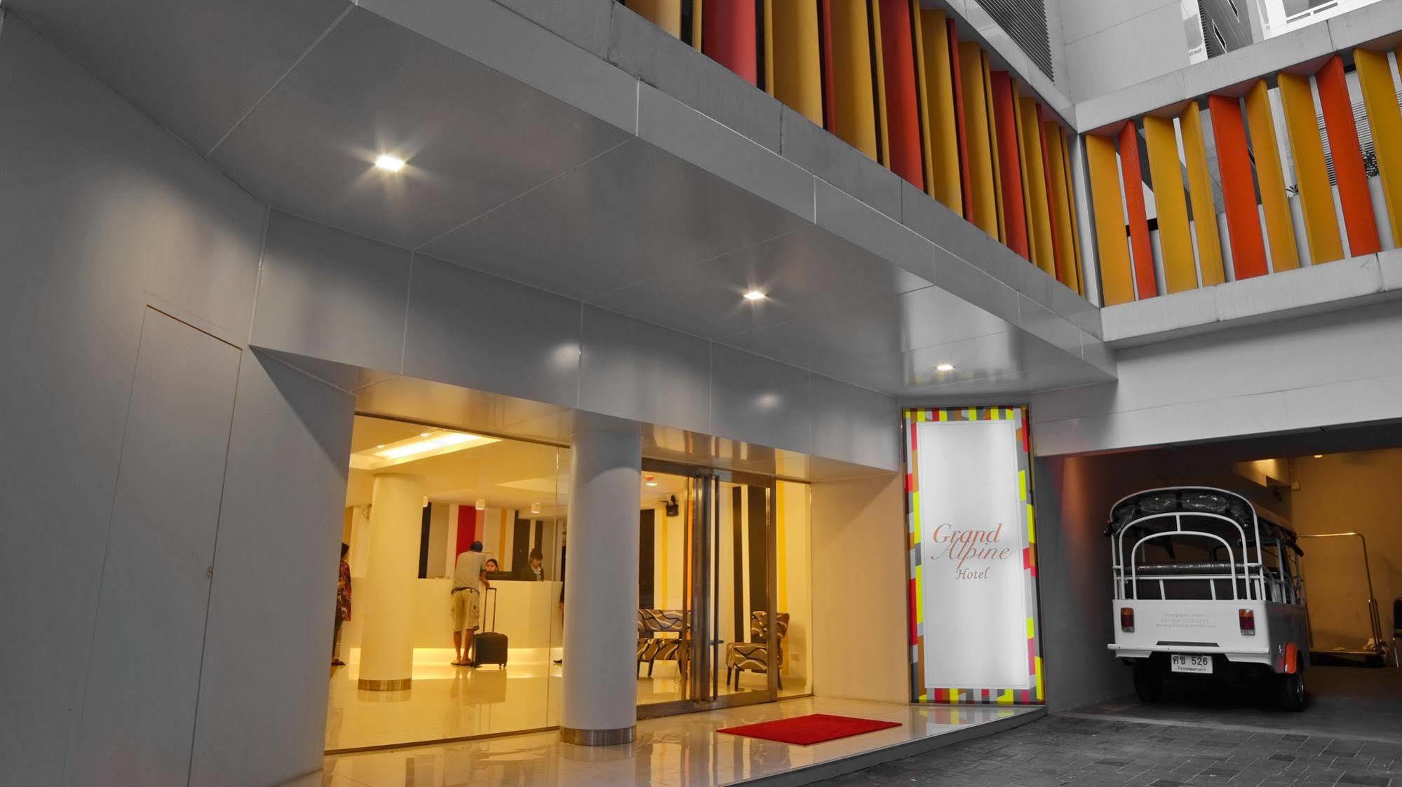 Grand Alpine 3* Bangkok