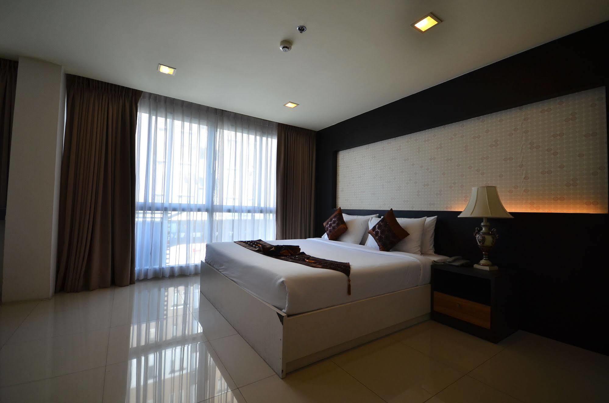 Solace At Srinakarin 5*