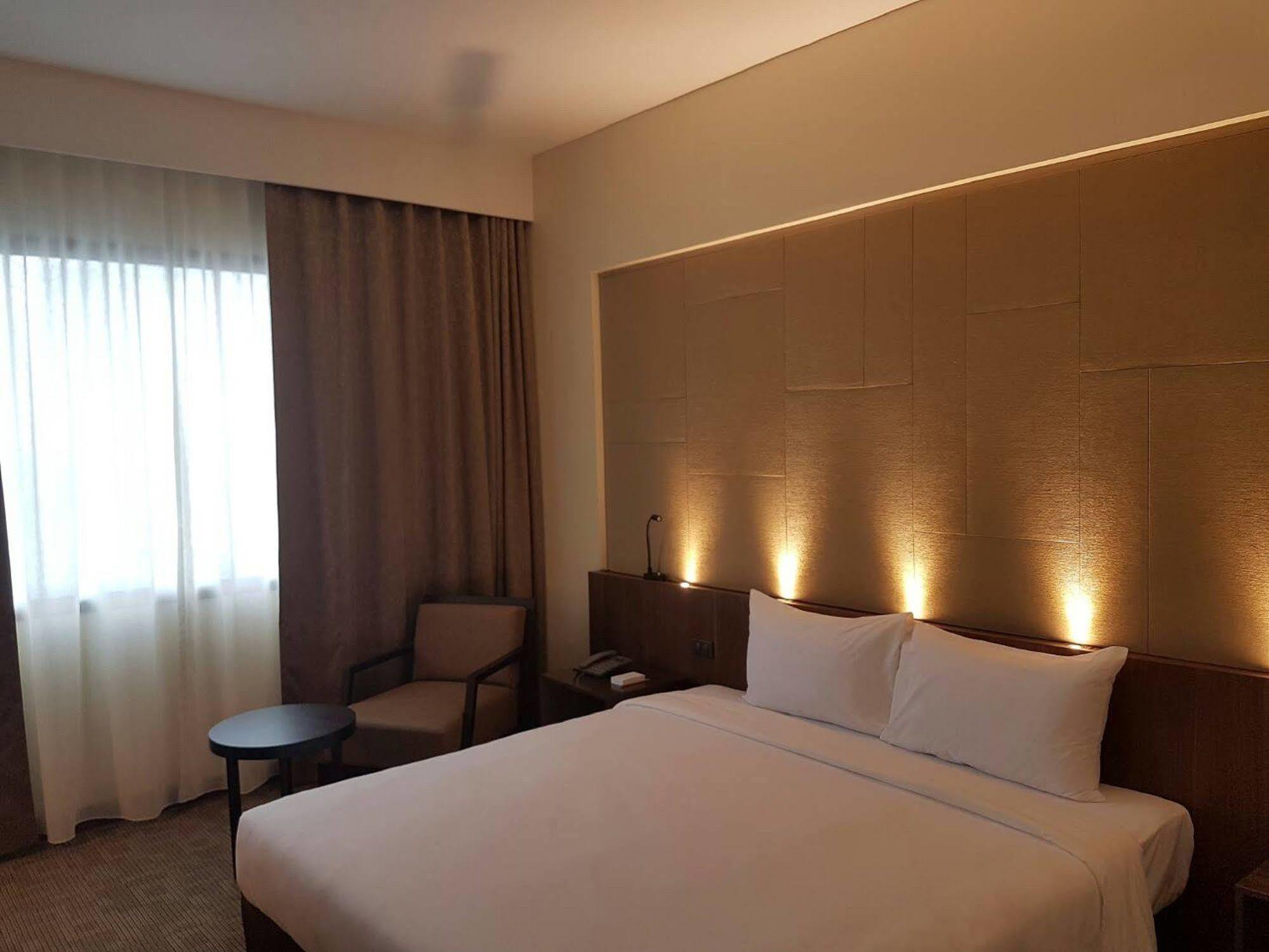 Hotel Louis Tavern Bangkok