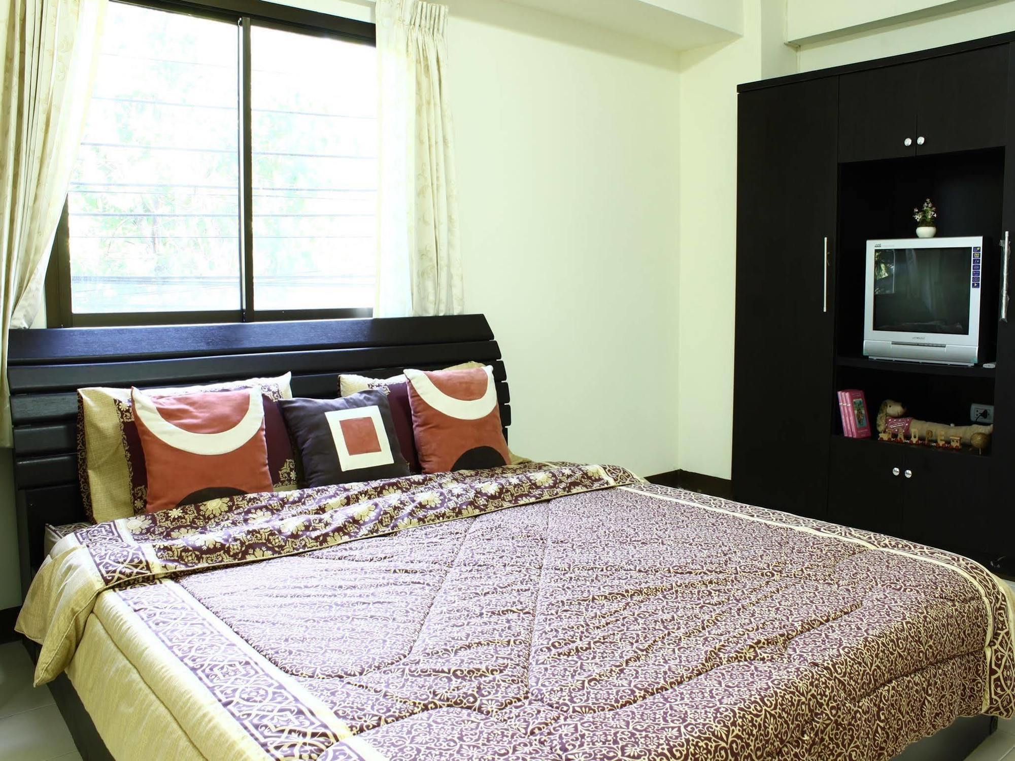The European Place Penginapan