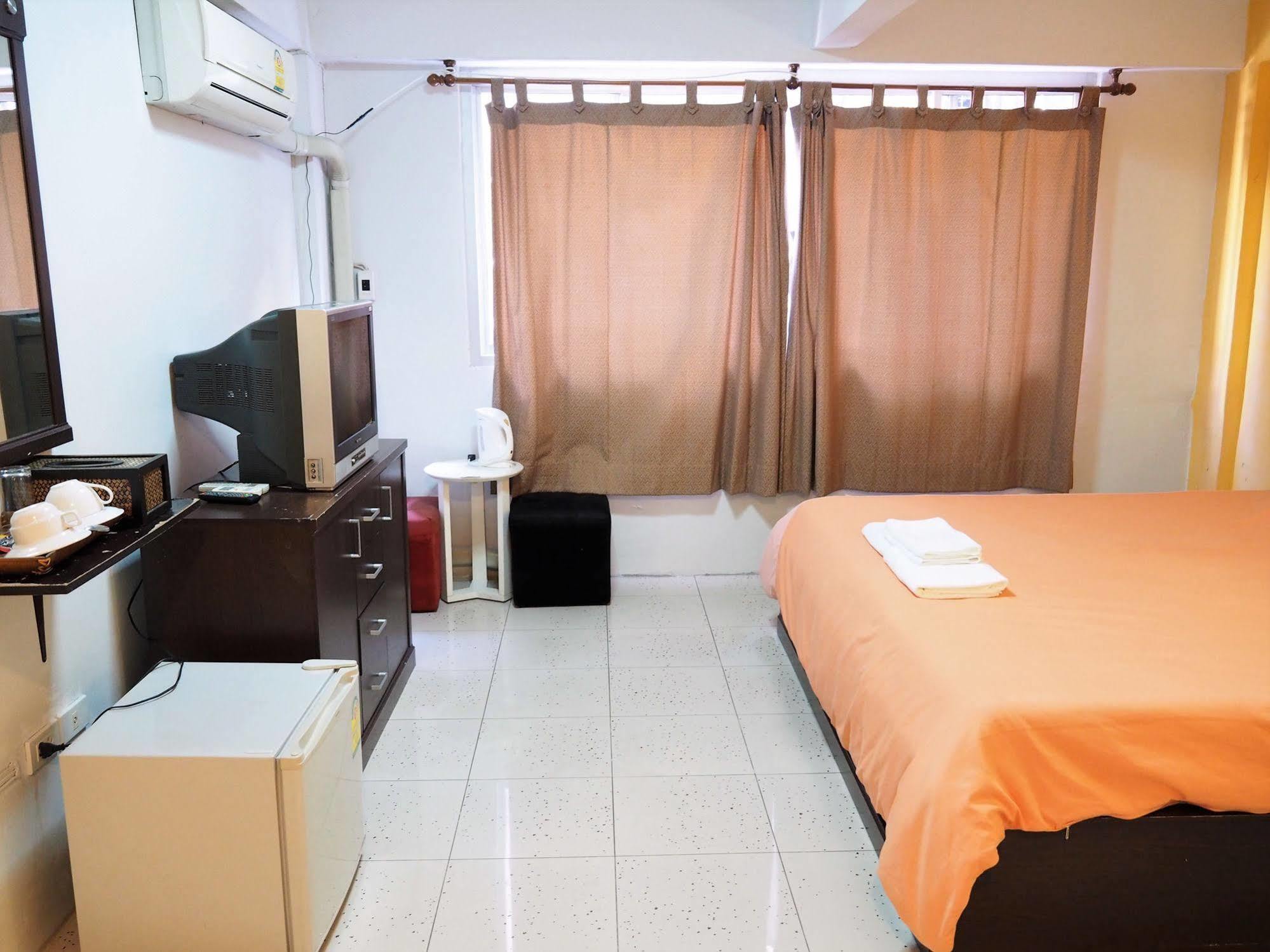 The Boss's Place Sathorn Hotel 3*