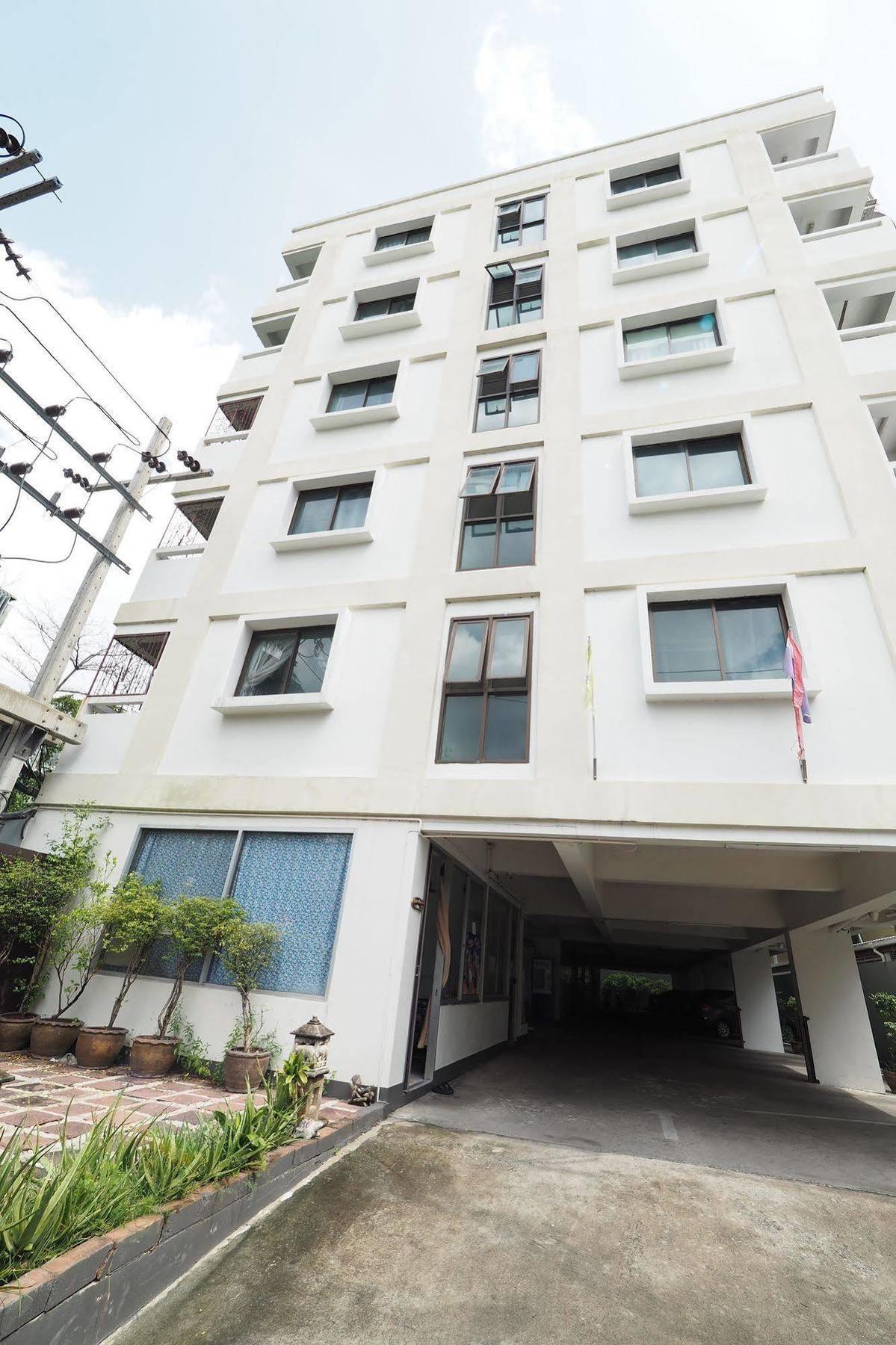 Inn Living Naraa Place