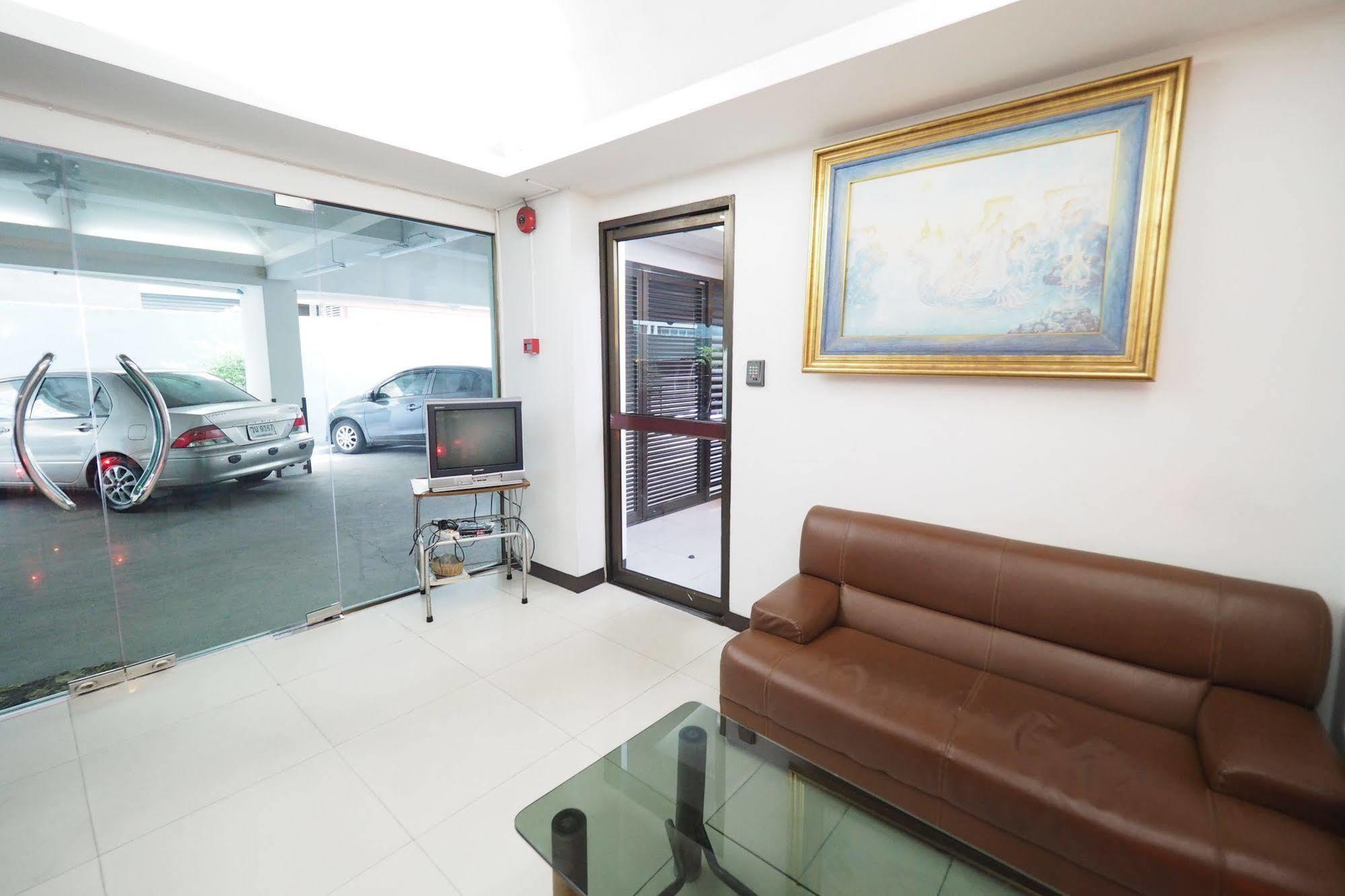 Living Naraa Place Inn