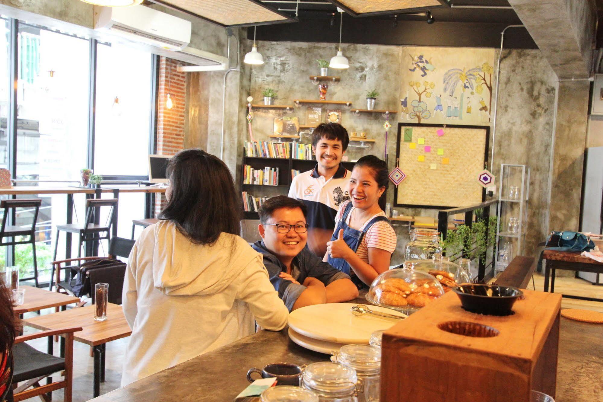 Hostel Thonglor Travellers And Cafe Bangkok
