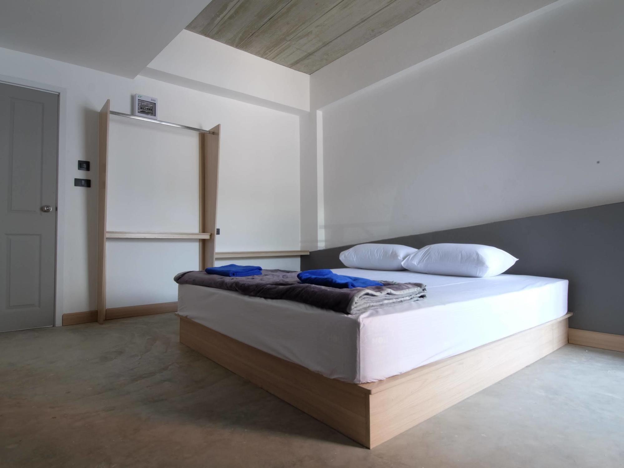 Hotel Bed-room At Suvarnabhumi Airport - Newly Renovated