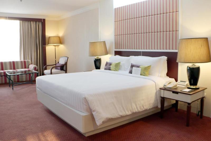 Golden Tulip Sovereign Hotel 4*