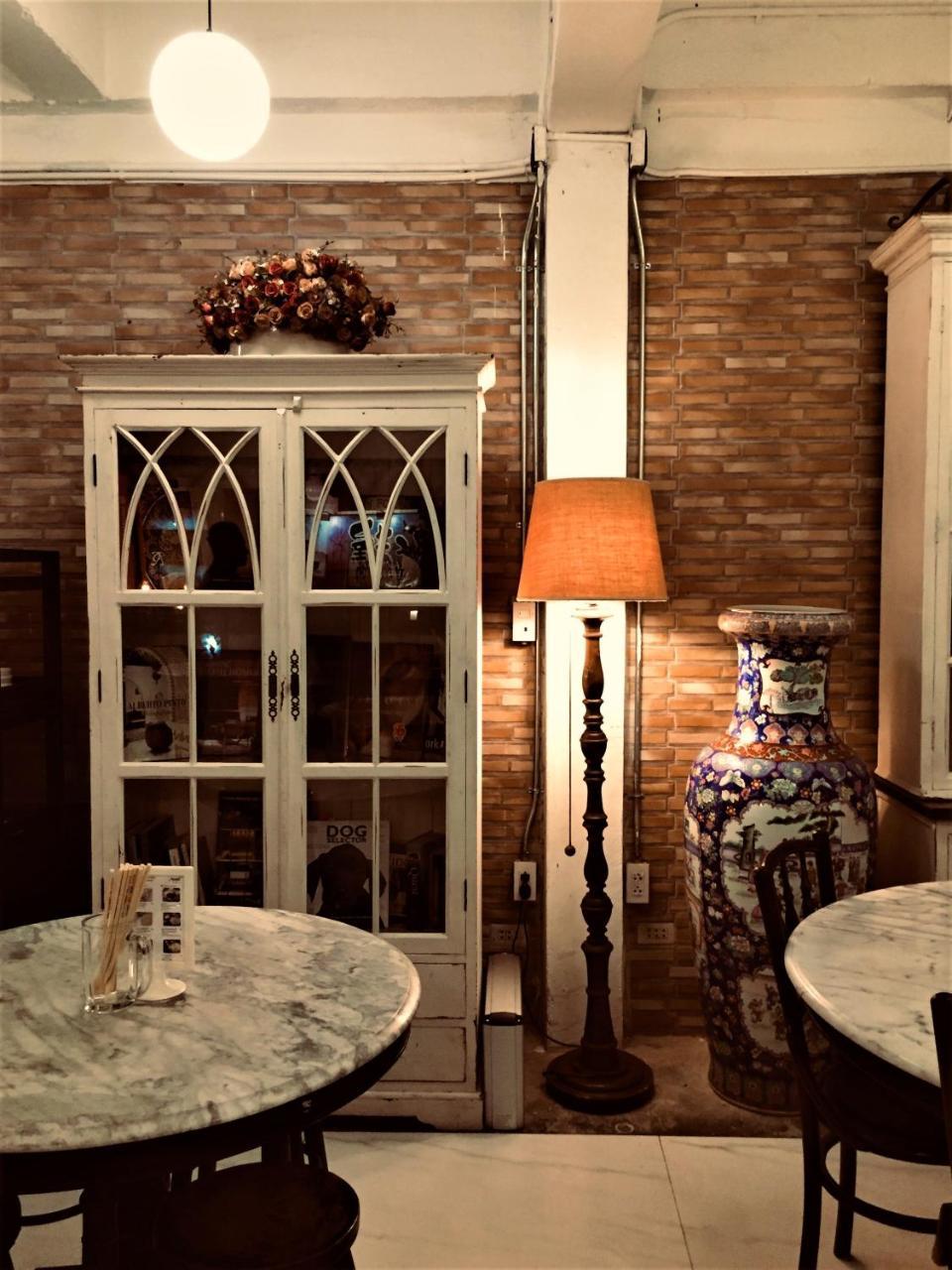 Bed & Breakfast In Vintage Thai Restaurant/love *