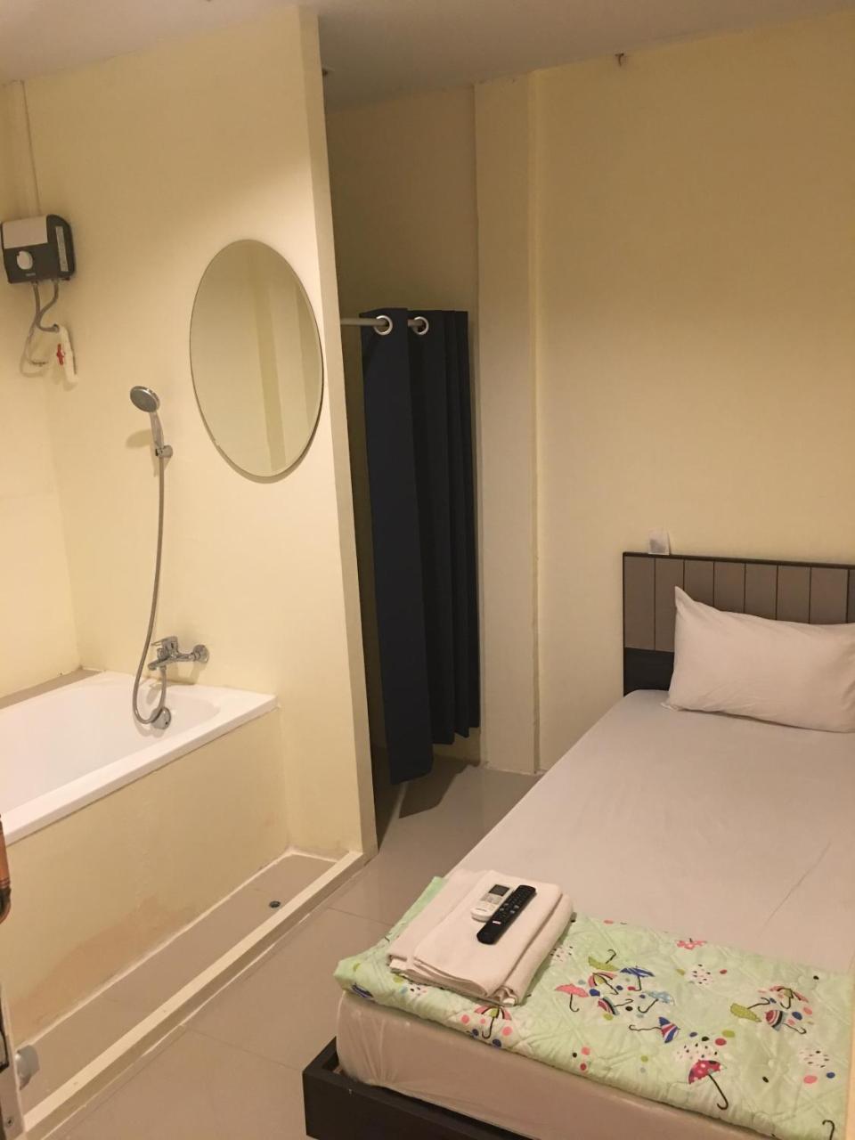 Hostel The Baan Nathong *