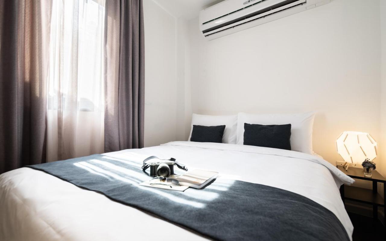 Warm Window Silom Hostel Bangkok