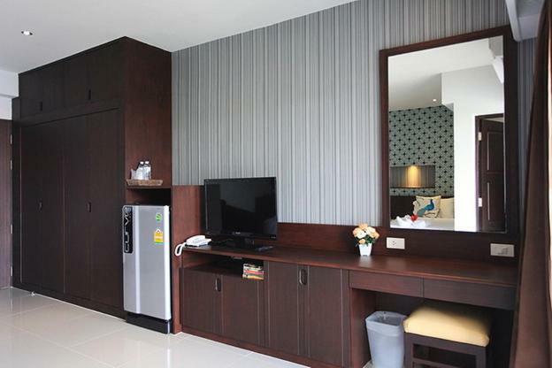 Le Club At Chateau De Sukhumvit 56 Hotel