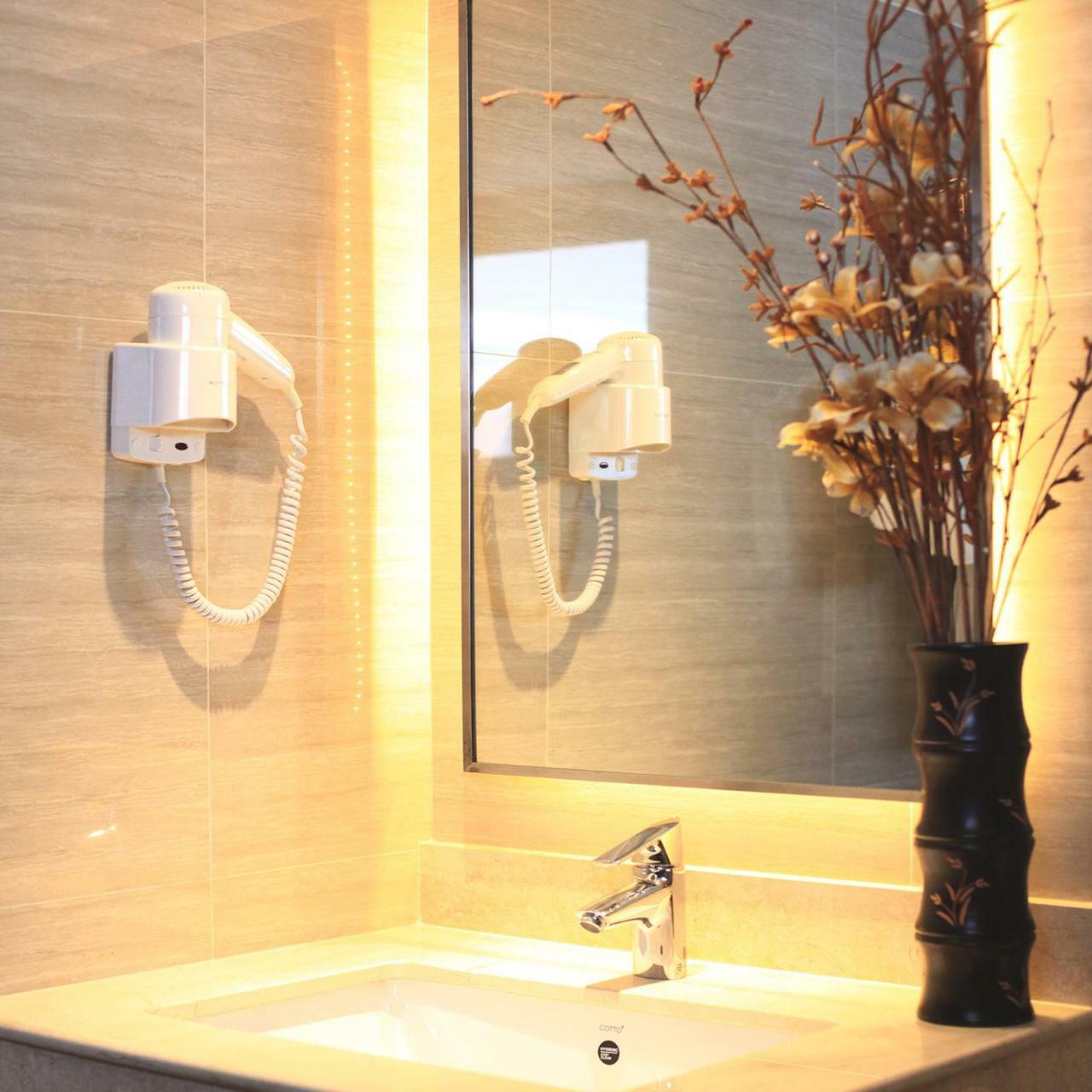 Le Club At Chateau De Sukhumvit 56 Hotel Bangkok