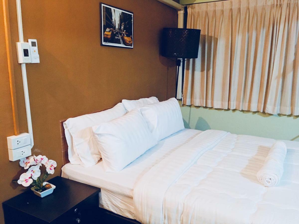Lee House Hotel 2*