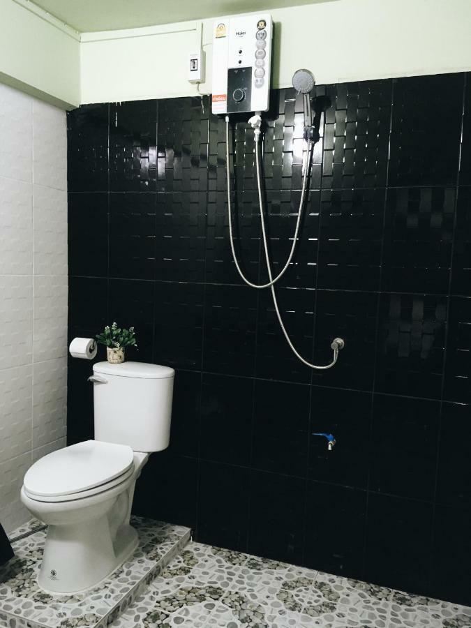 Lee House Hotel 2*